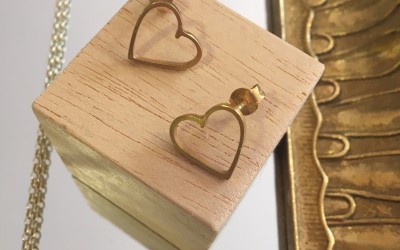 PENDIENTES SILUETA DE CORAZÓN