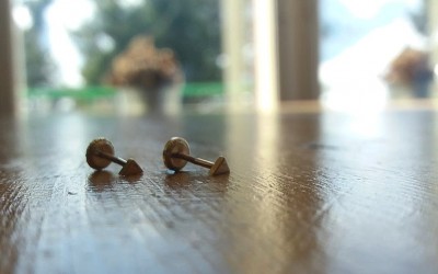 UNOS PENDIENTES DE BEBÉ NADA CONVENCIONALES