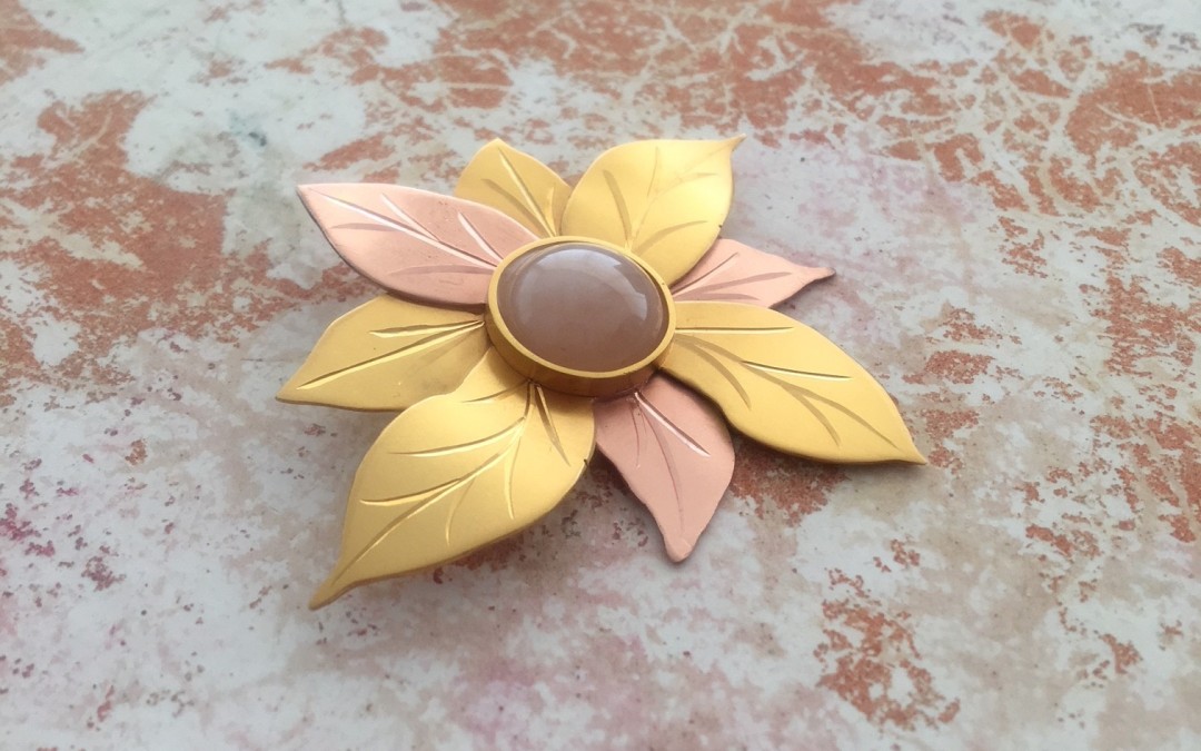 TOCADO DE PLATA Y ORO CON CUARZO ROSA