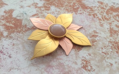 TOCADO DE PLATA Y ORO CON CUARZO ROSA